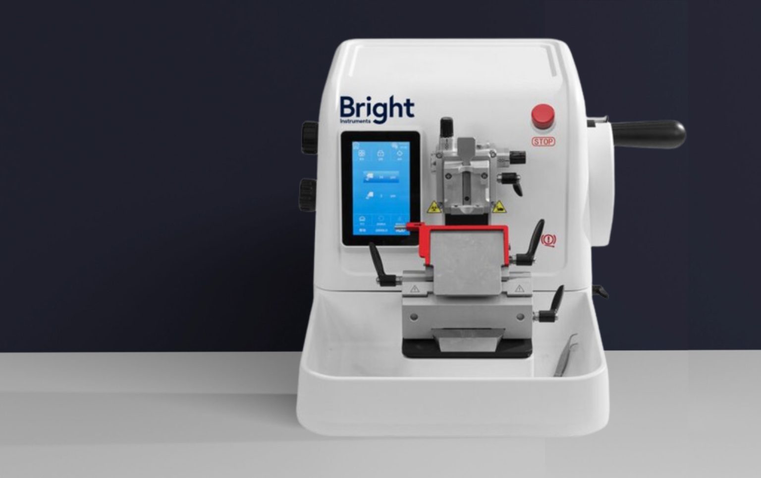 Microtome vs Cryostat | Key Differences for Histology Labs